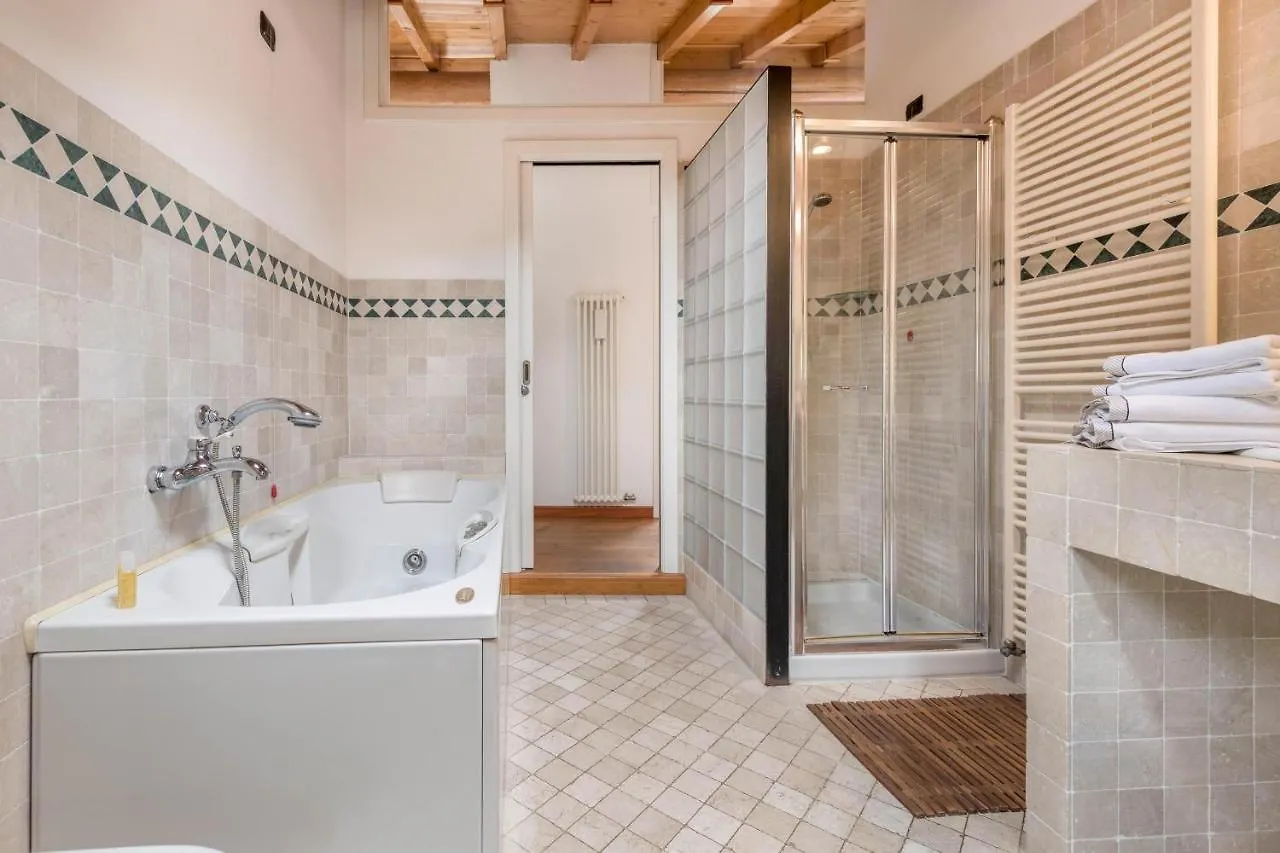 Apt Rustico Costermano Italia